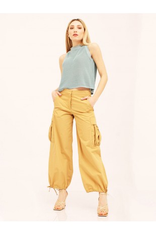 Pantalone baggy con tasche...